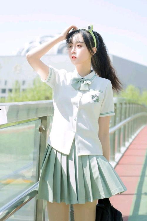 国产在线白丝jk视频,在线视频中的青春时尚演绎